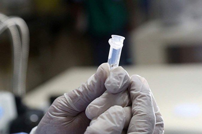 Saúde amplia faixa etária para vacina da dengue em doses prestes a vencer