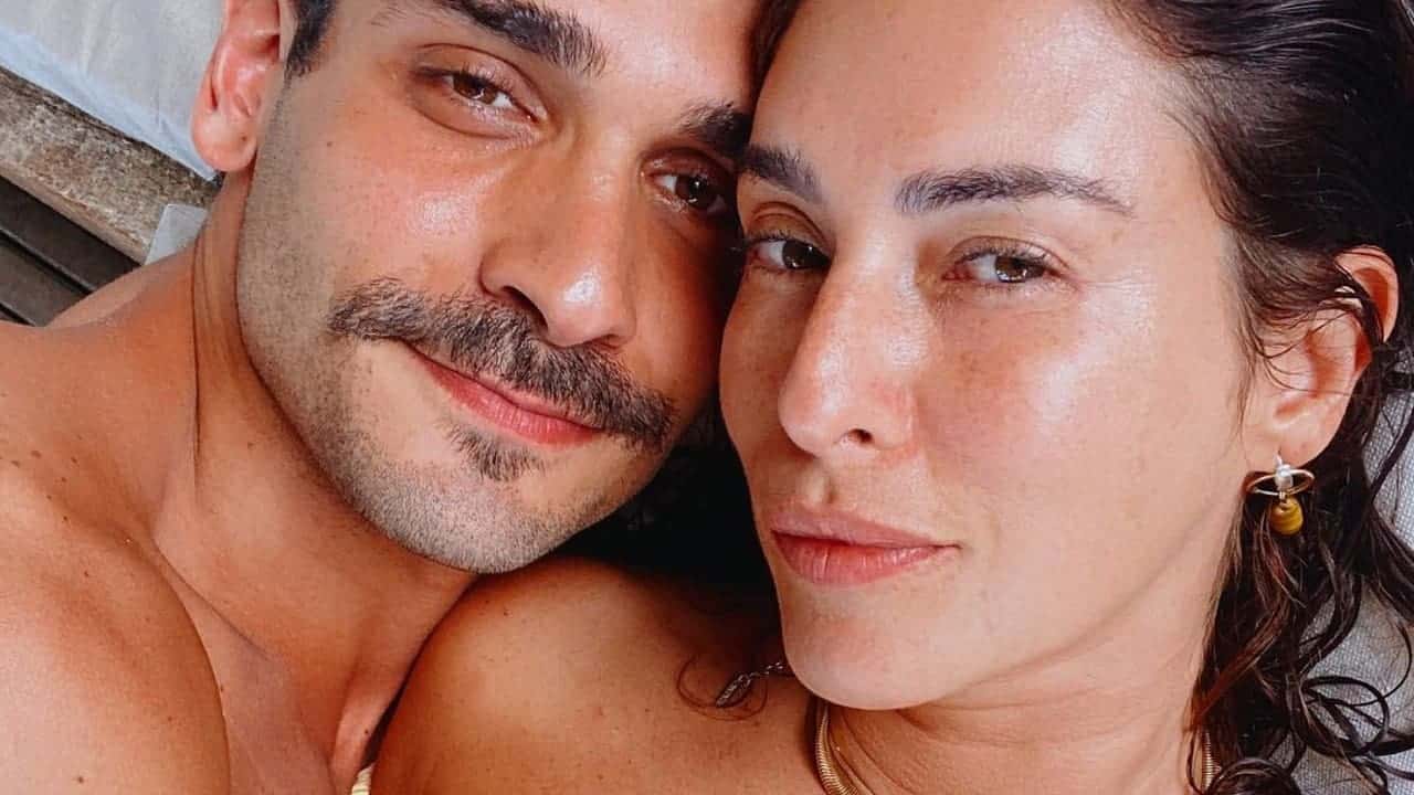 Fernanda Paes Leme é pedida em casamento e exibe anel de noivado