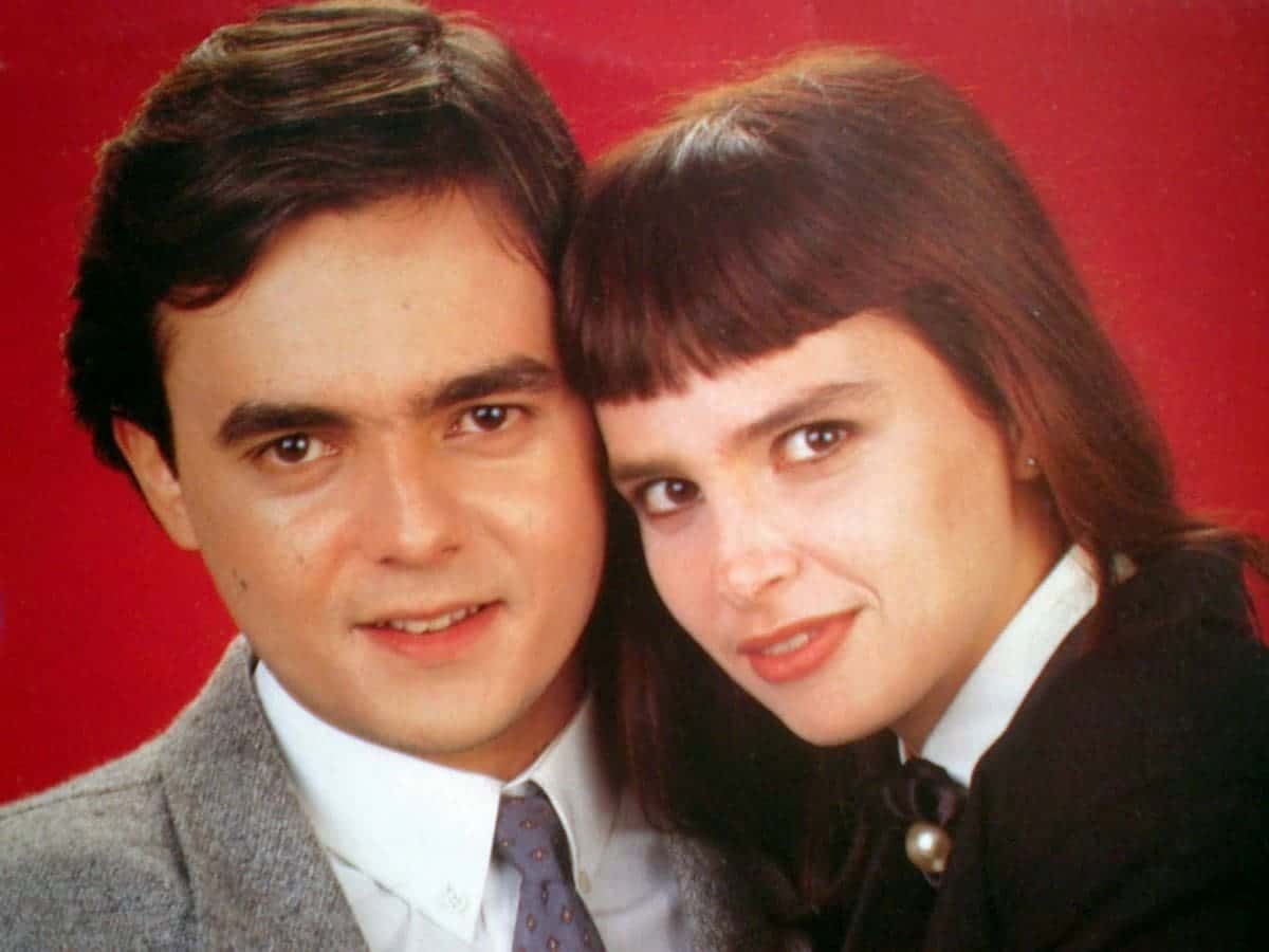 Lídia Brondi reaparece em foto com marido e internet reage: saudades