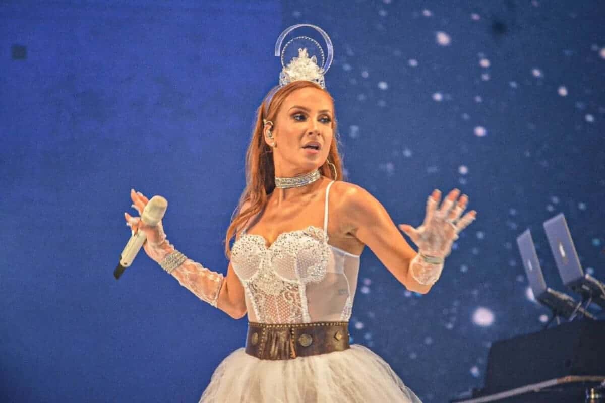 Cláudia Leitte deixa palco de Caruaru após problemas: “arrasada”