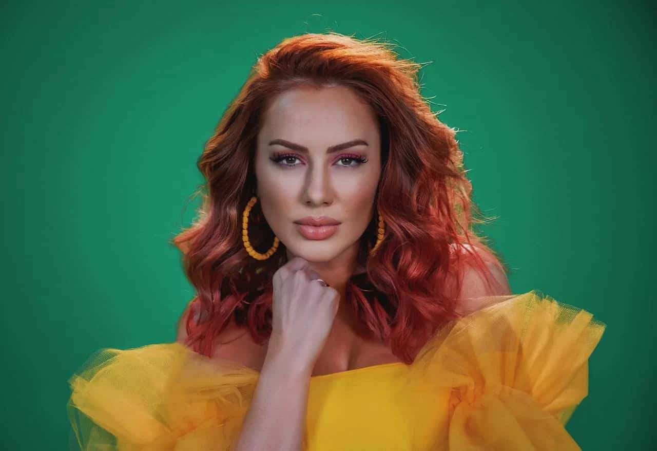 Cancelada, cantora Erikka pede desculpas