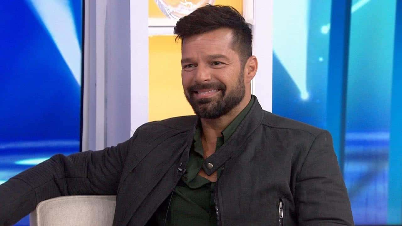 Ricky Martin tem vitória na Justiça contra sobrinho: “Mentira faz muitos danos”