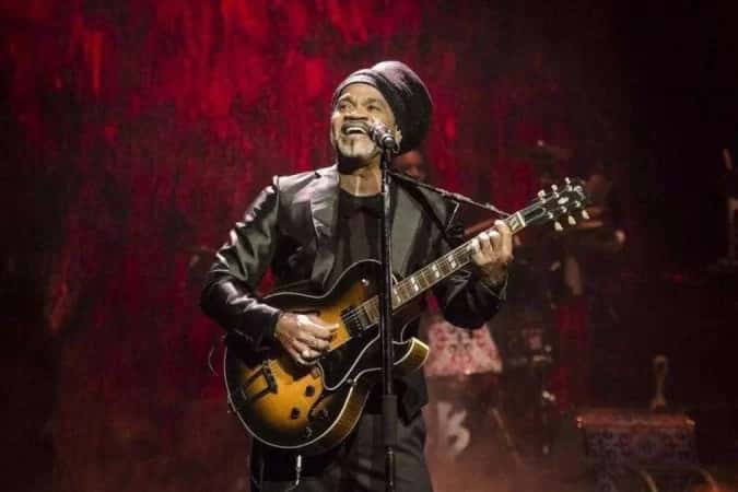Carlinhos Brown leva primeiro trio elétrico sustentável para Londres