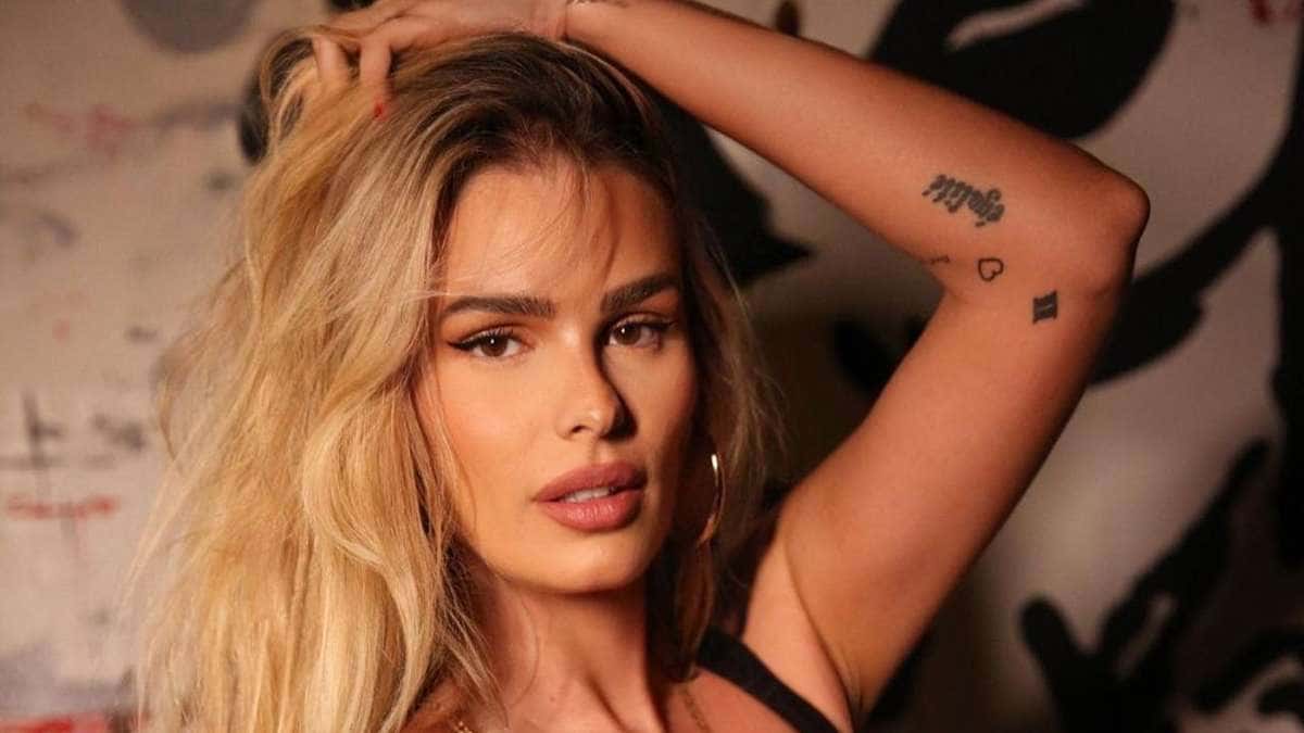 Yasmin Brunet descobre costela quebrada, após sentir fortes dores