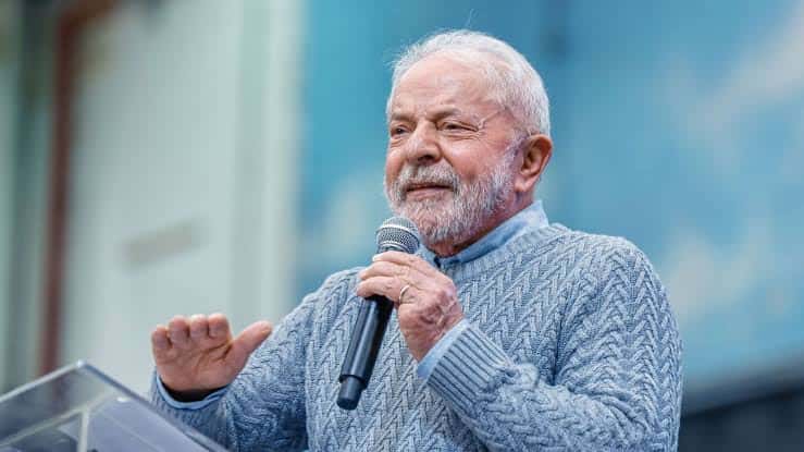 Luiz Inácio Lula da Silva (PT) é eleito presidente pela terceira vez 
