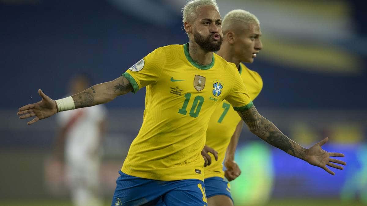 Seleção Brasileira embarca para a Copa do Mundo com 5 toneladas de bagagem