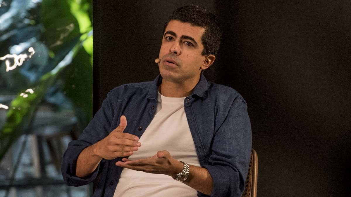 Jornalista se emociona e diz que Marcius Melhem é inocente de assédio sexual