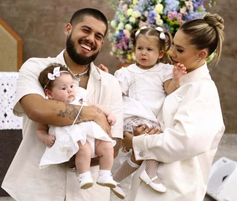 Virginia Fonseca e Zé Felipe batizam as filhas Maria Flor e Maria Alice
