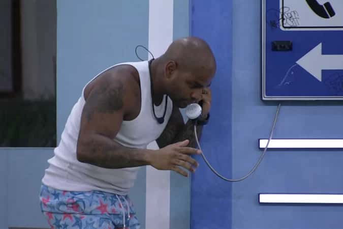 BBB 23: César Black atende Big Fone e se salva do paredão