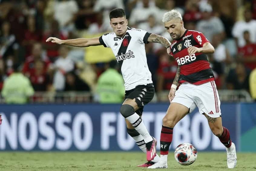 Confronto entre Vasco x Flamengo em clássico decisivo no Carioca