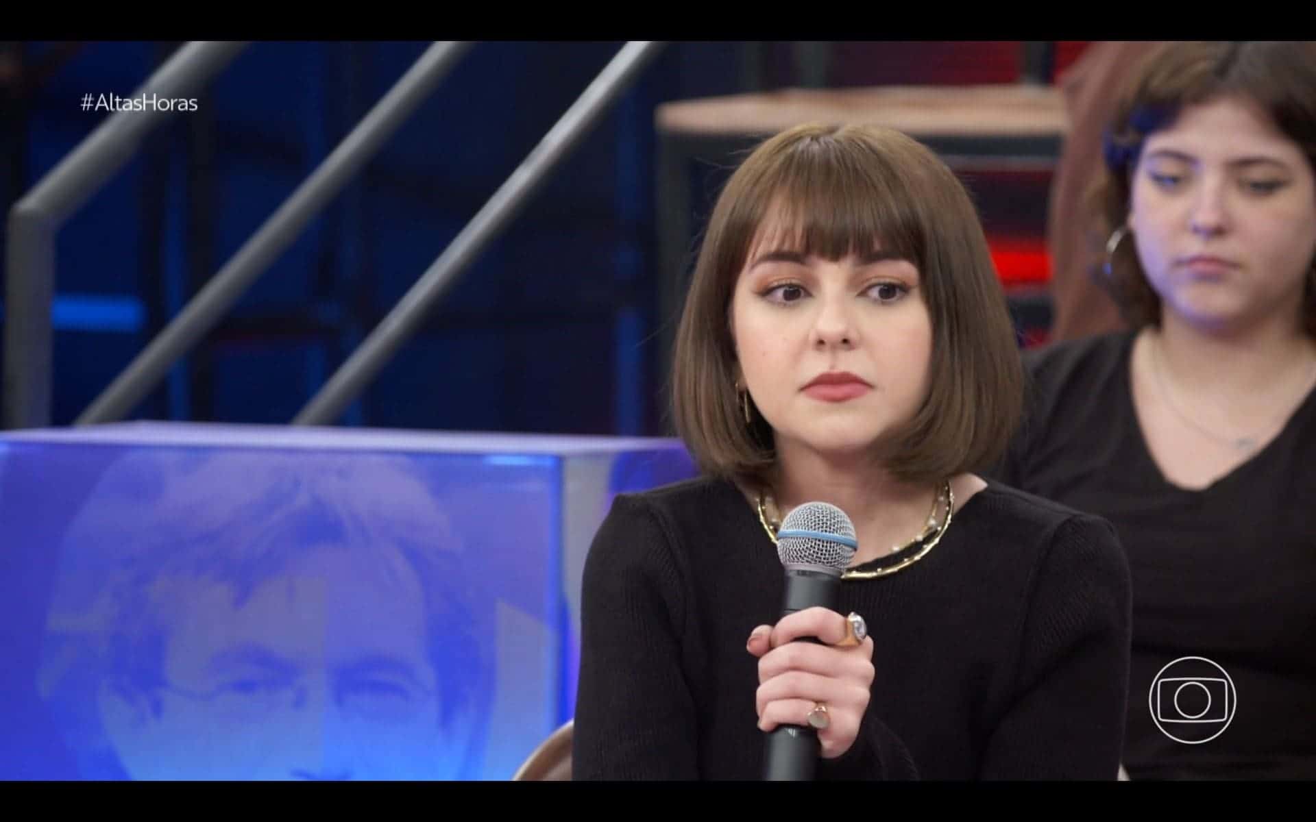 Klara Castanho emociona o país no Altas Horas da Rede Globo
