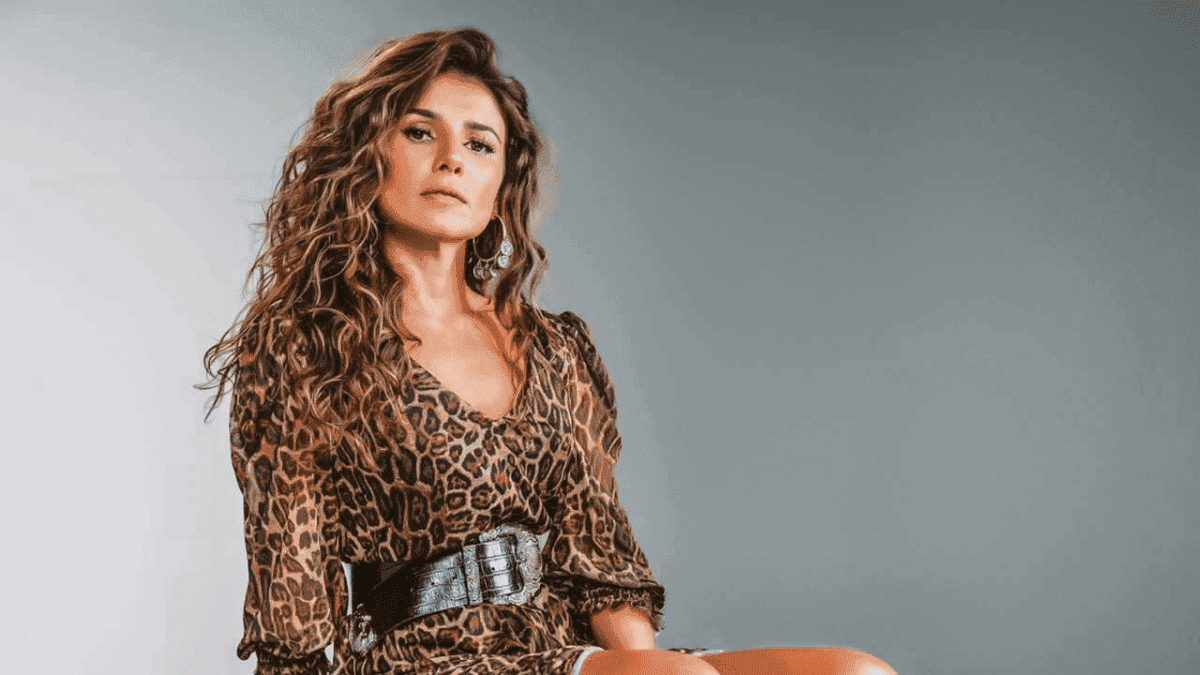 Quem é essa? Paula Fernandes assusta fãs em nova foto