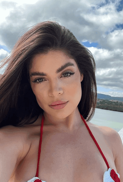 Gkay posta foto de biquíni de crochê nas redes sociais e coleciona elogios
