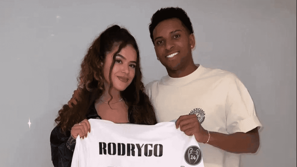 Maísa posa ao lado do jogador Rodrygo após rumores de romance