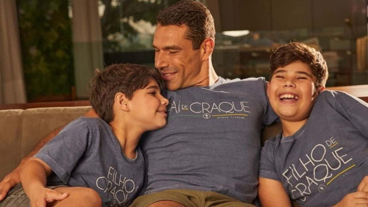Marcus Buaiz vai em festa do filho sem Isis Valverde