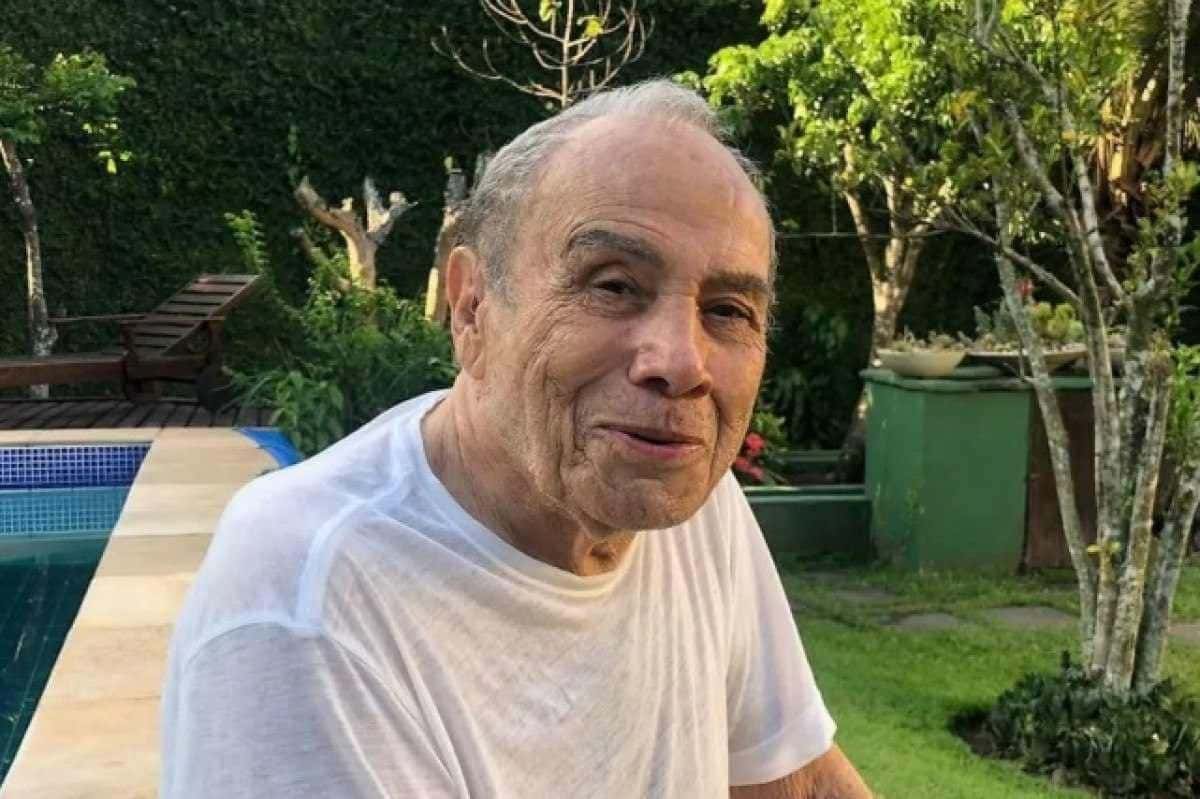 Stênio Garcia recebe críticas após harmonização facial