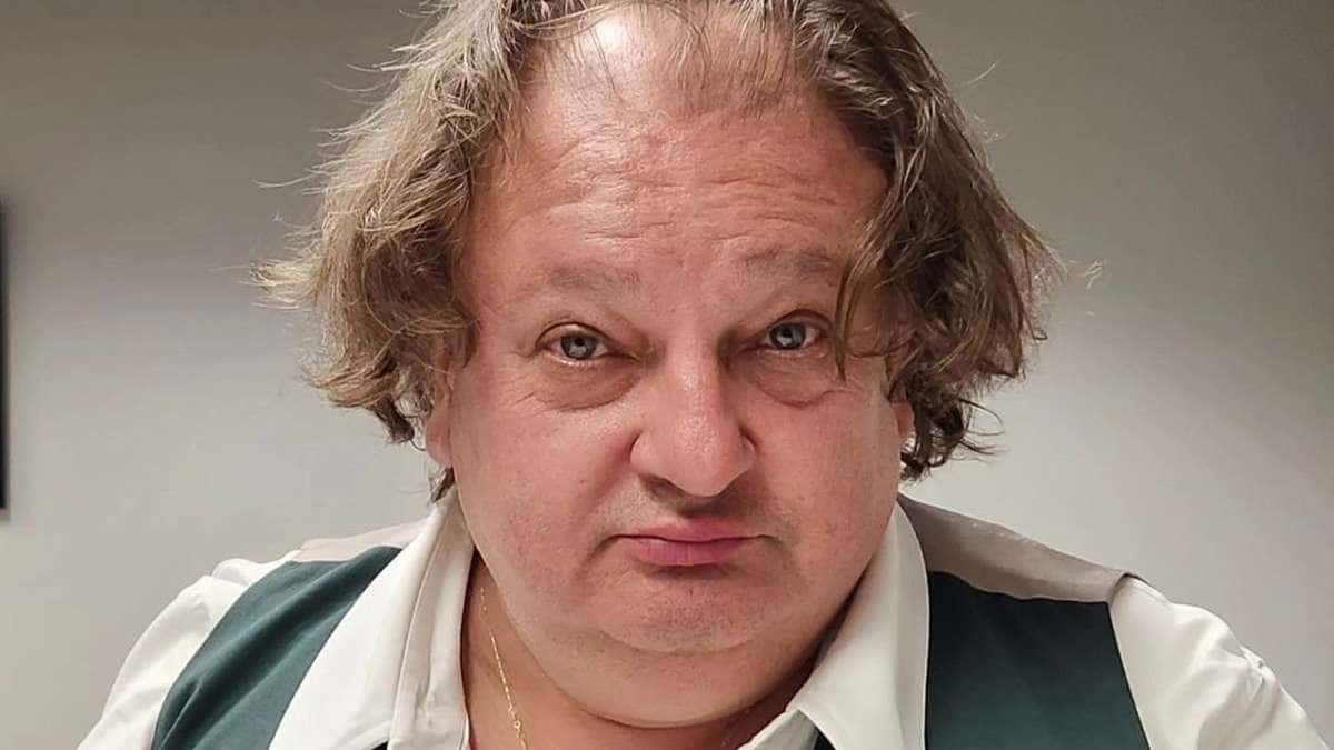 Após polêmica sobre higiene, Jacquin posta vídeo tomando banho: “Amanhã escovo o dente”