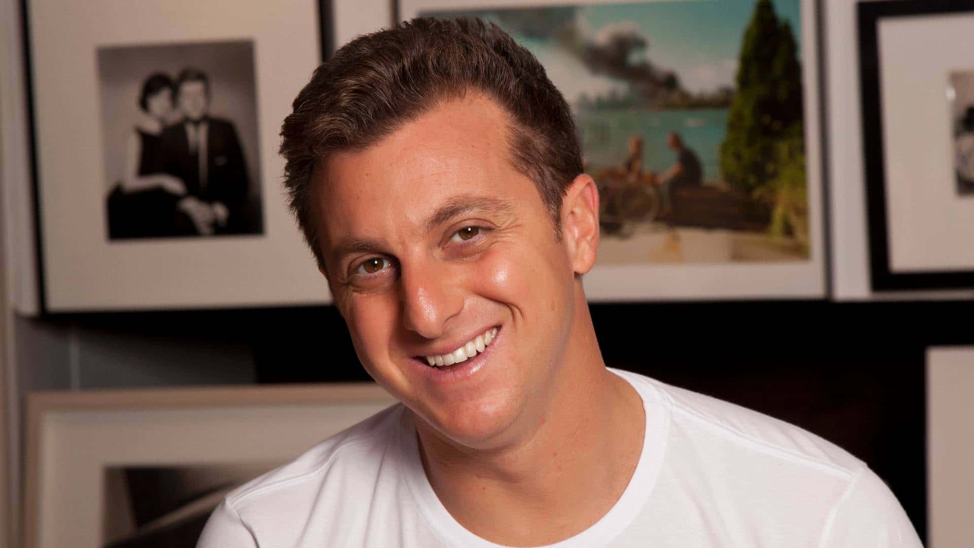 Após doar dez mil reais, Luciano Huck é chamado de ‘muquirana’