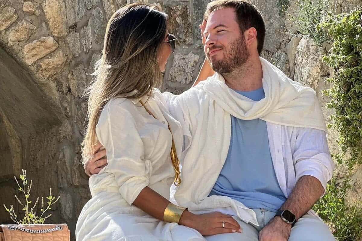 Maíra Cardi e Thiago Nigro oficializam união com casamento no civil