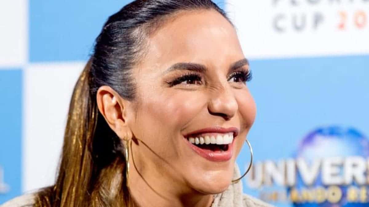 Sem apocalipse, Ivete Sangalo desce do trio e faz festa com povo em Salvador