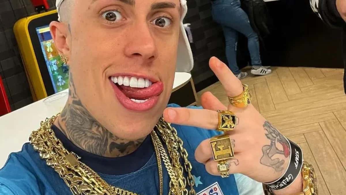Mc Daniel e equipe se envolvem em confusão no trânsito a caminho de show