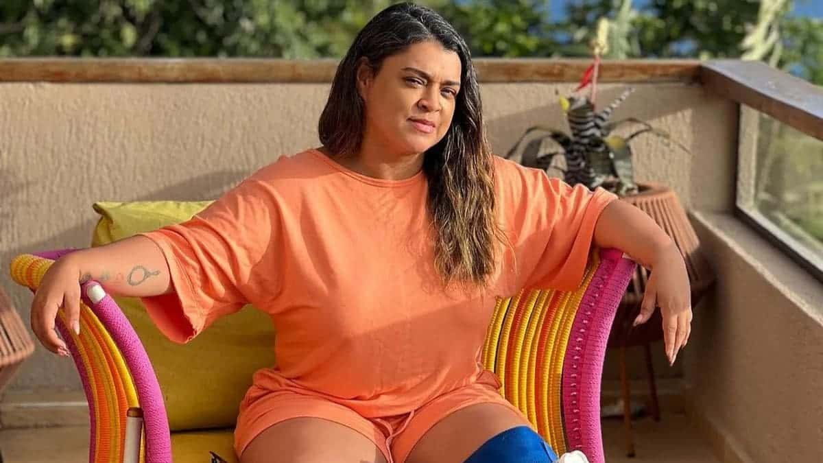 Preta Gil posa com bolsa de ileostomia: “Salvou minha vida”