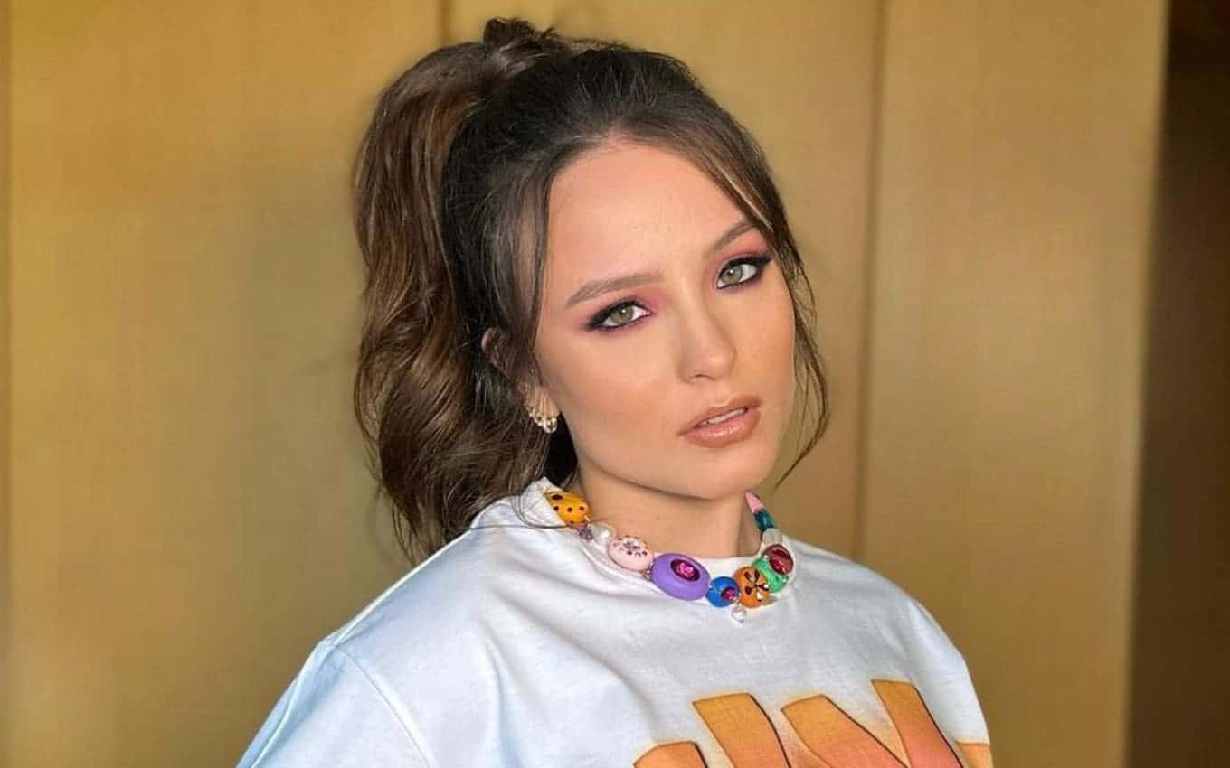 Larissa Manoela brinca com briga familiar em campanha publicitária