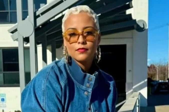 Cantora gospel quase é expulsa de voo por se recusar a parar de cantar