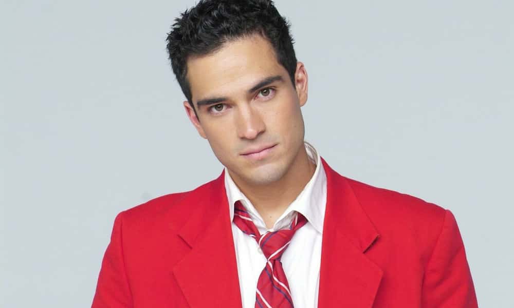 Alfonso Herrera esclarece motivo de não ter participado da turnê do RBD e se vai participar de algum show