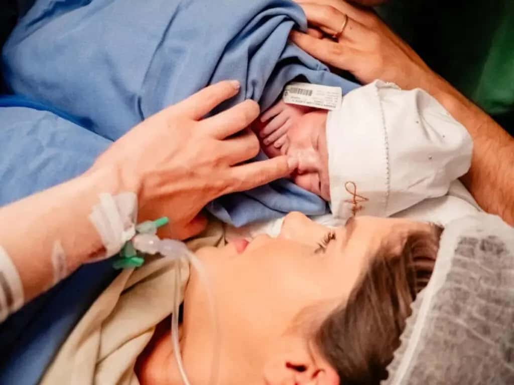 Bárbara Evans dá a luz aos gêmeos Álvaro e Antônio