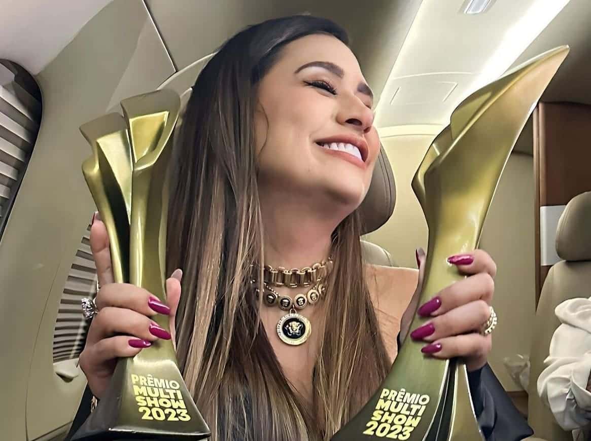 Após levar dois troféus pra casa em premiação, Simone Mendes publica carta aberta