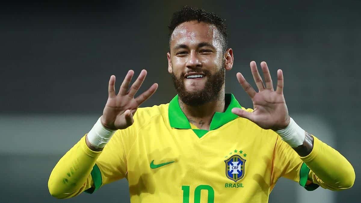 Sophia Barclay se desculpa com Neymar após entrevista polêmica