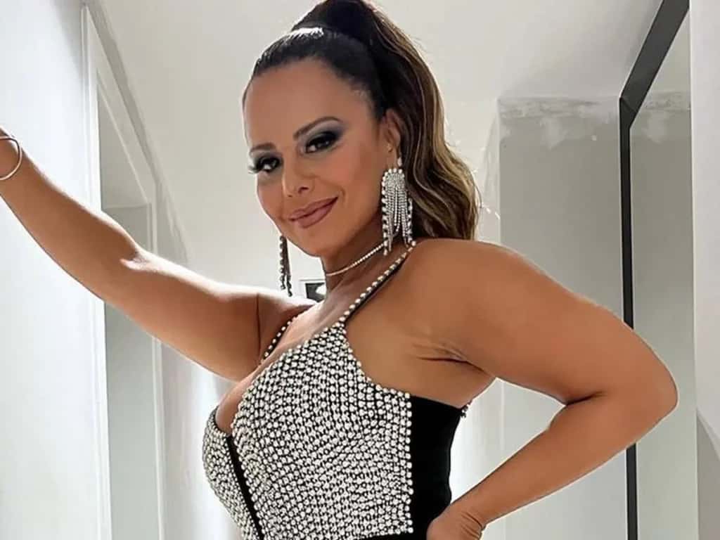 Viviane Araújo é elogiada pelo público na Sapucaí: “A maior”