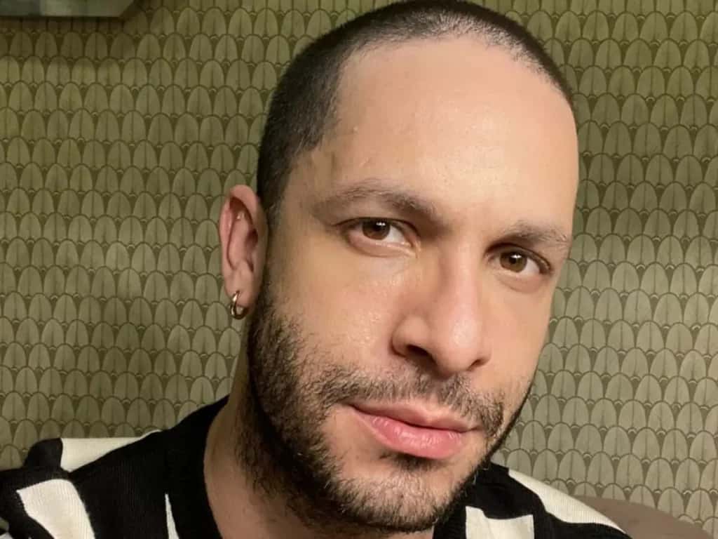 Rainer Cadete aparece sem camisa em clique e fãs enlouquecem: ‘Misericórdia’