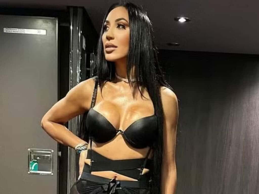 Irmã de Deolane, é alvo de críticas por look usado em navio de Ludmilla