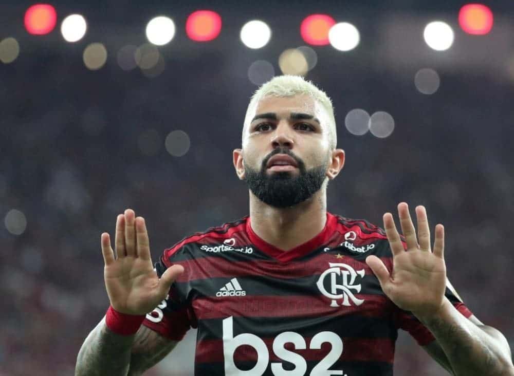 Durante período de suspensão do futebol, Gabigol decide continuar rotina de treinos em casa