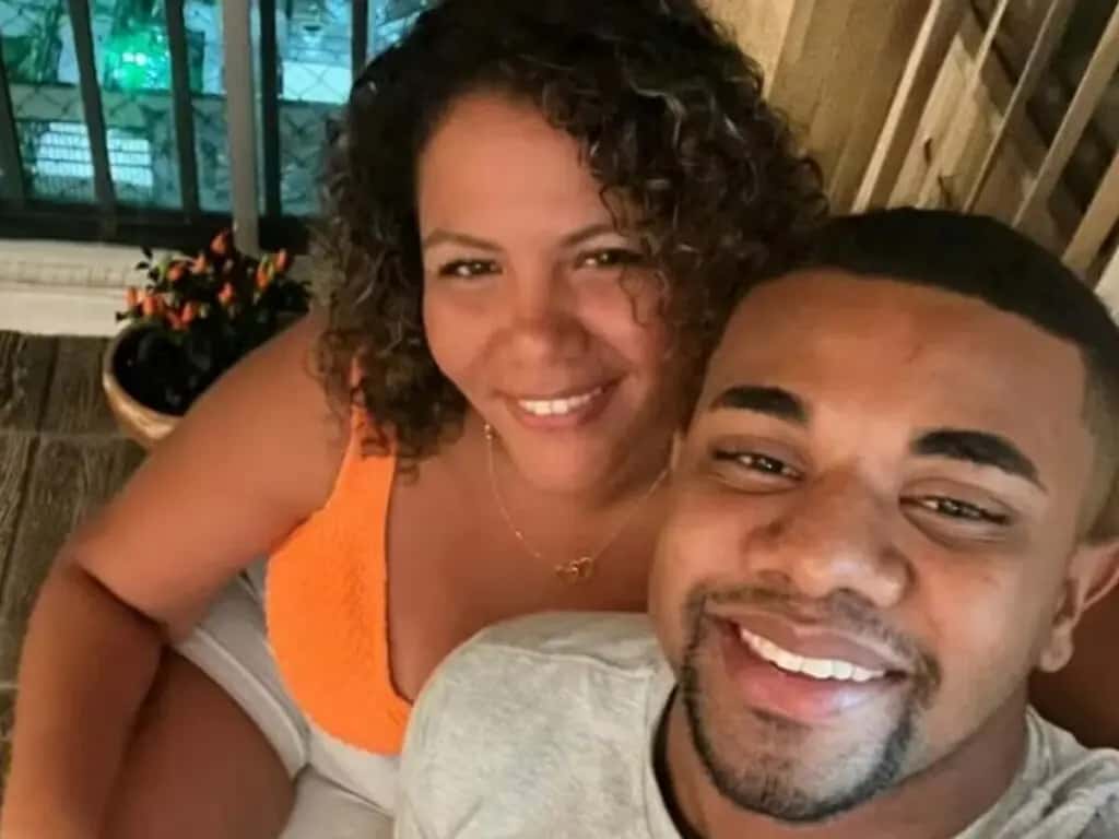 Mani Rego chora ao expor detalhes de término com Davi Brito