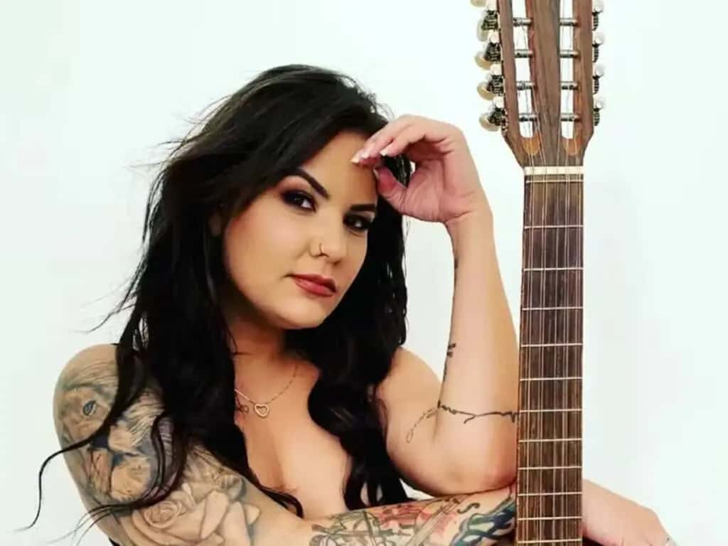 Cantora sertaneja morre aos 34 anos em acidente carro em SP
