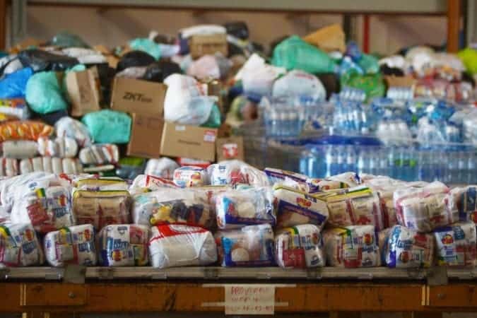 Vídeo: Moradores do DF fazem fila para entregar doações para o RS