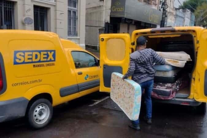 Correios abrem seleção para voluntários na triagem de donativos ao RS