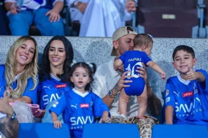 Neymar leva filha a jogo de futebol: “Papai saiu campeão”