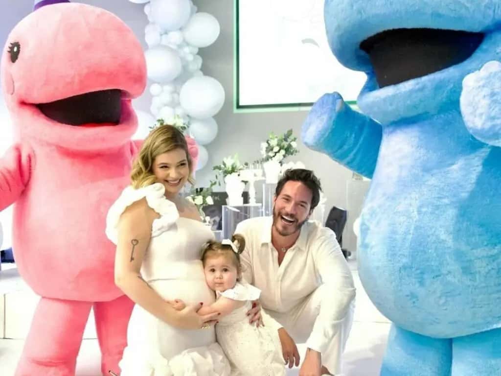 Viih Tube e Eliezer anunciam sexo do bebê em live
