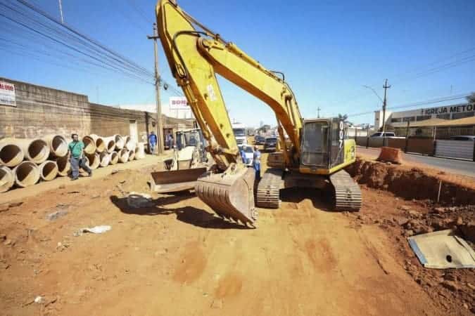 GDF anuncia que assumirá controle da obra na avenida Hélio Prates