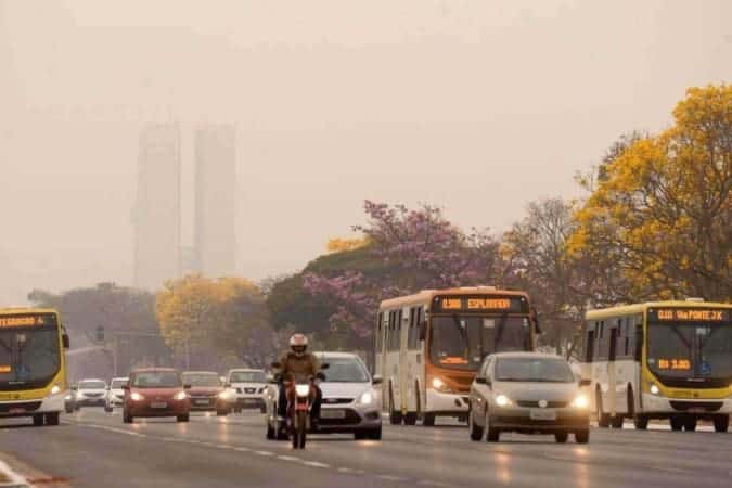 Qualidade do ar no DF deve começar a melhorar ao meio-dia desta terça (27/8)