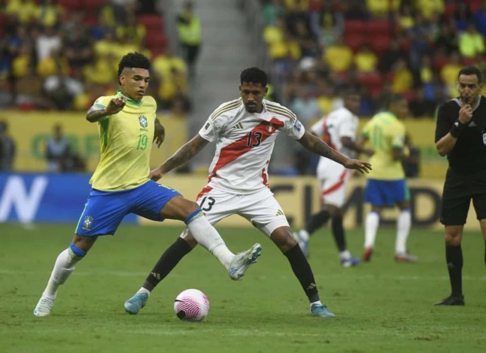 Brasil goleia o Peru em Brasília e ganha fôlego na briga por vaga na Copa