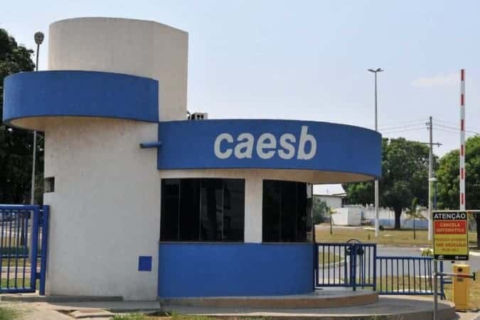 Caesb lança edital com 303 vagas e salários de até R$ 11 mil