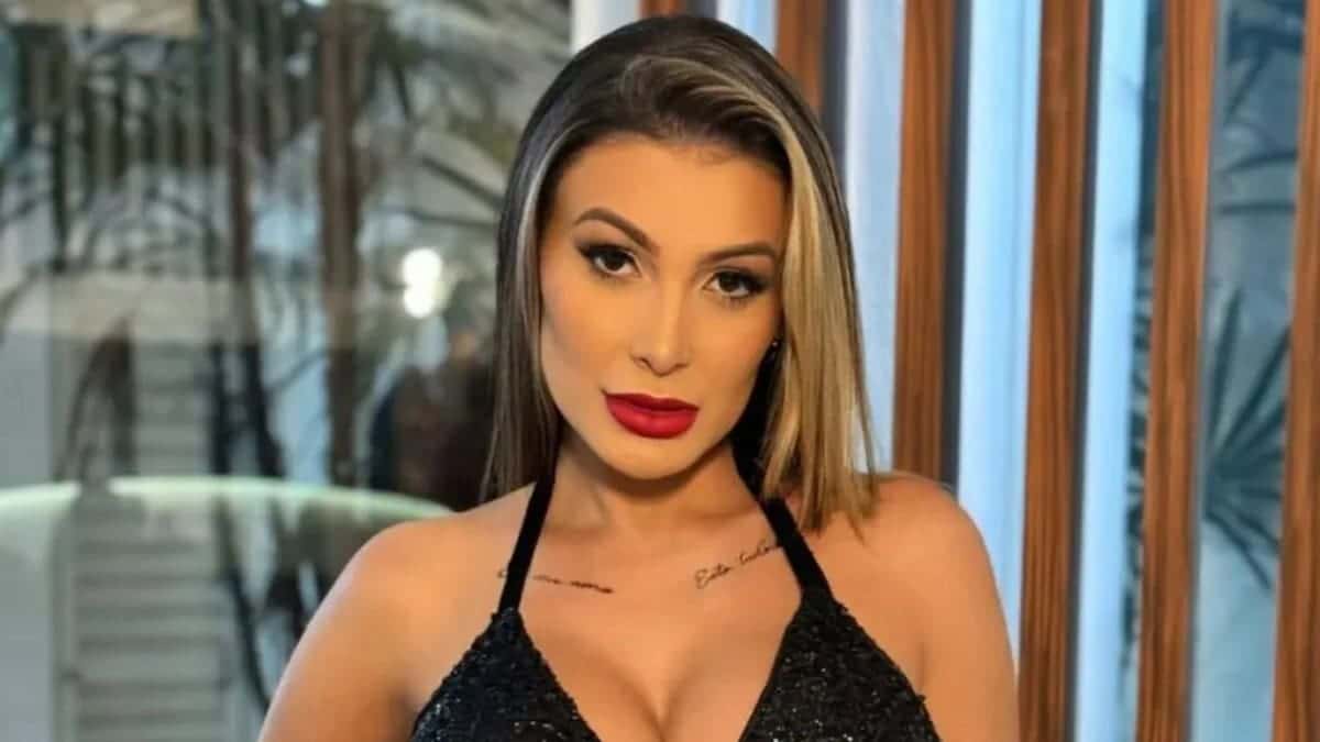 Andressa Urach expõe faturamento diário e divide opiniões