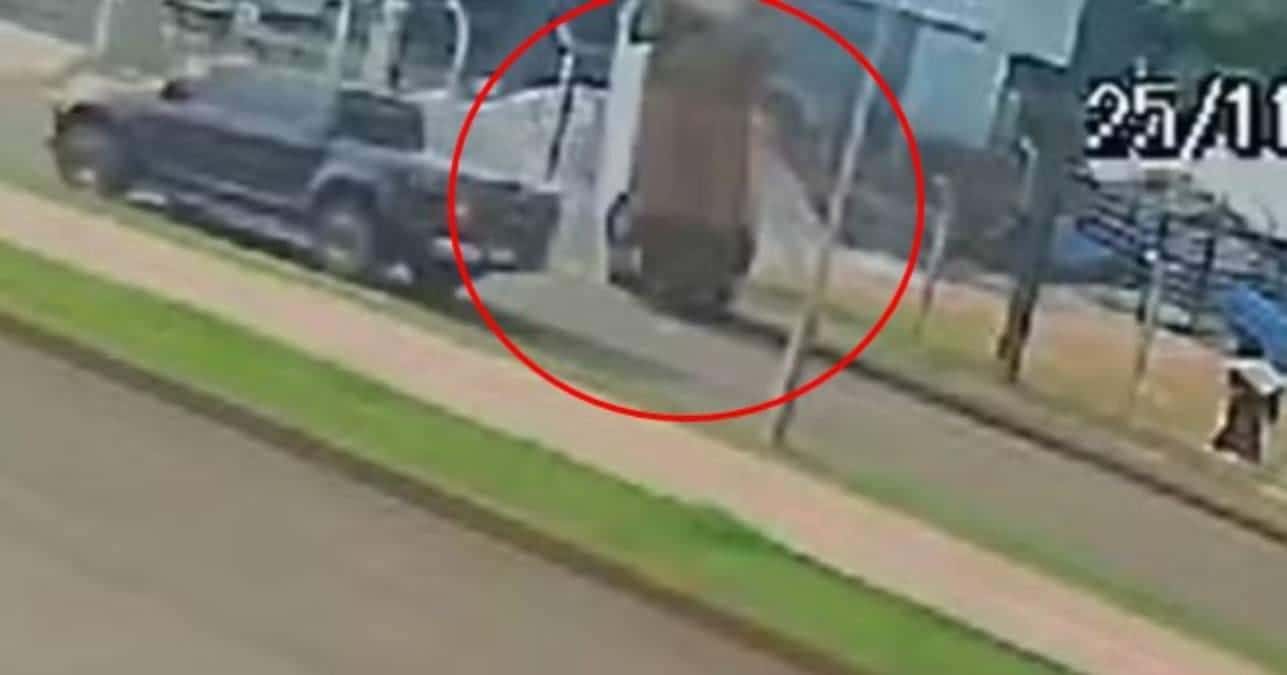 Carro capota ‘sozinho’ e vídeo surpreende internautas