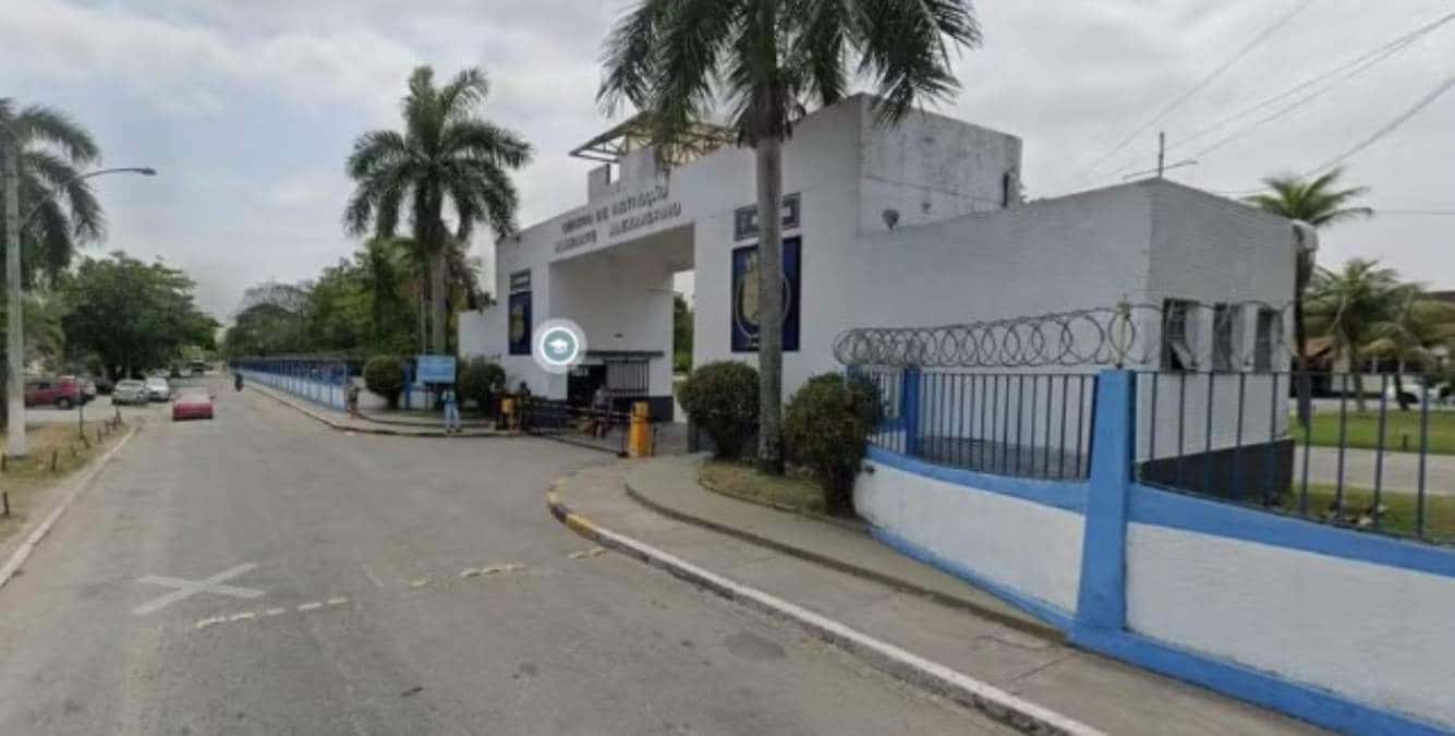 Casal pede ajuda após assalto e soldados da Marinha fogem