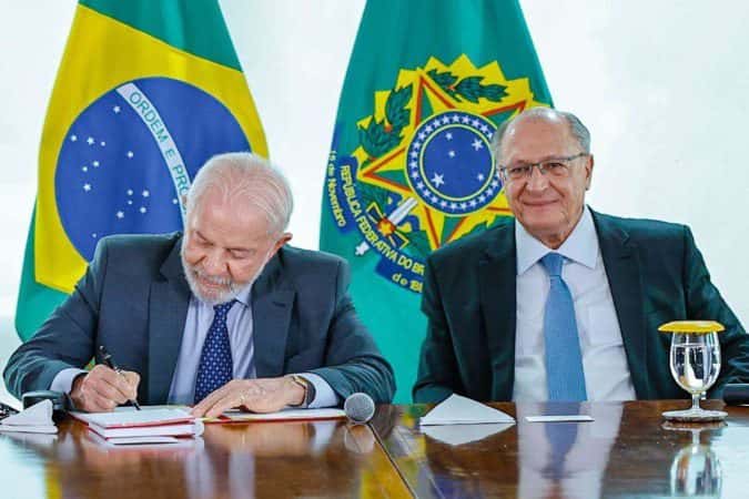 Internado, Lula segue na presidência e não transfere cargo para Alckmin